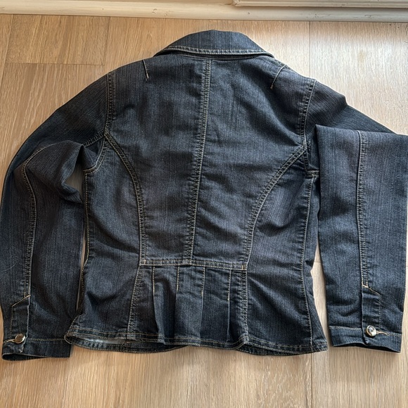Bandolinoblu Faded Black Denim, Embellished Button, Ruffle Back Jacket, Petite M - Picture 5 of 8